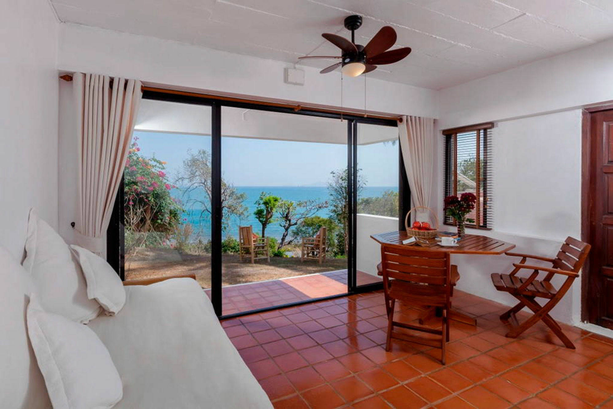 Baan Khunying - Secluded Phuket Beachfront Villa Rawai Esterno foto